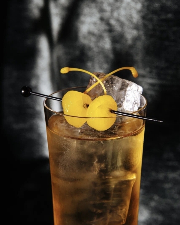 «Украденные поцелуи» в «Стрелке», выставка, вдохновленная одуванчиками,