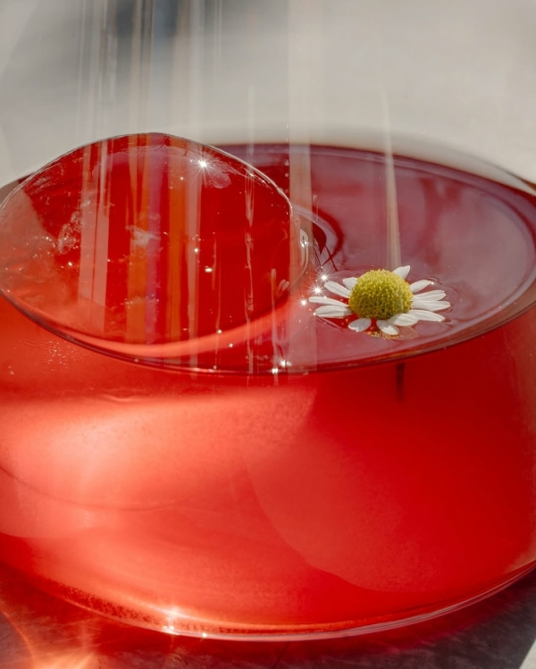 «Украденные поцелуи» в «Стрелке», выставка, вдохновленная одуванчиками,