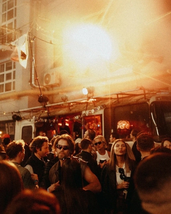 Бары с летними вечеринками, где можно устроить