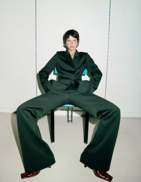 «Украденные поцелуи» в «Стрелке», выставка, вдохновленная одуванчиками,