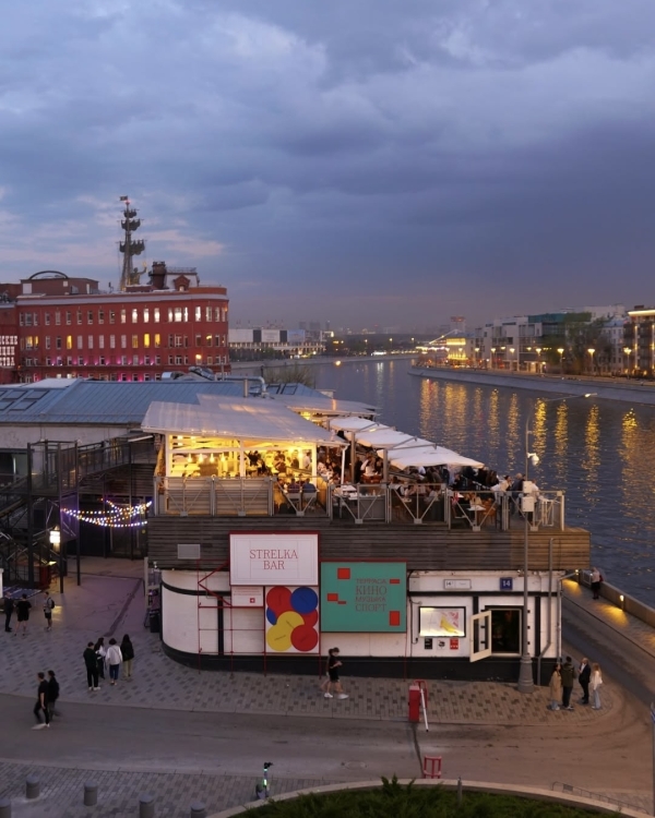 «Украденные поцелуи» в «Стрелке», выставка, вдохновленная одуванчиками,