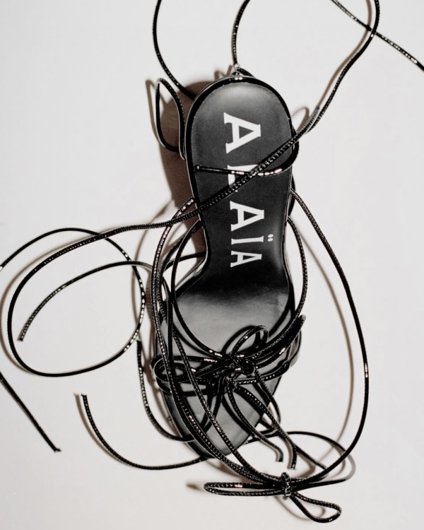 Где найти босоножки для свадебного образа?