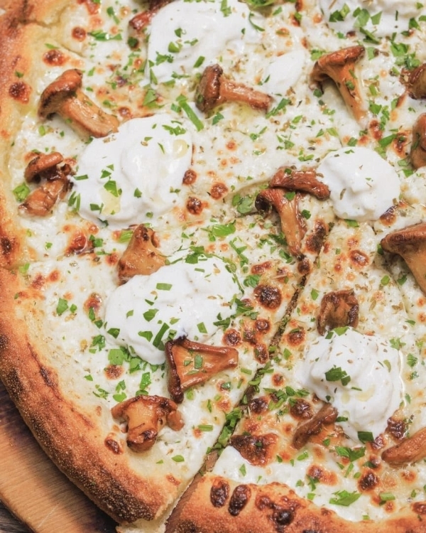 Крапива с крабом в Soma, Адель в