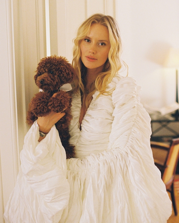 Интервью с невестой о свадьбе в эстетике