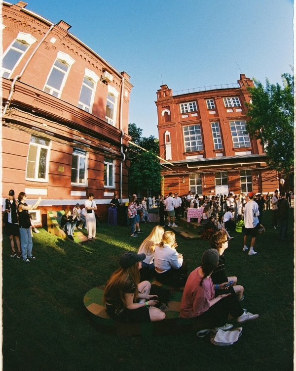 А что, если устроить девичник на экскурсии?