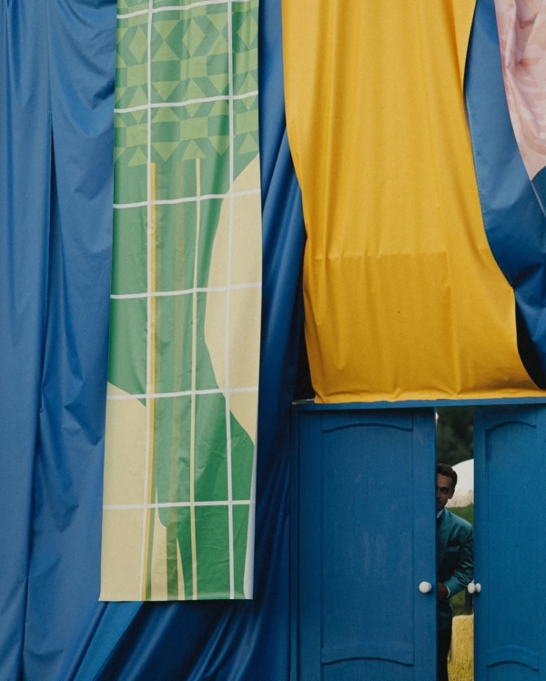 Нужно ли приглашать на свадьбу гостей вместе