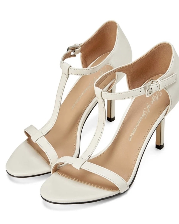 Где найти босоножки для свадебного образа?