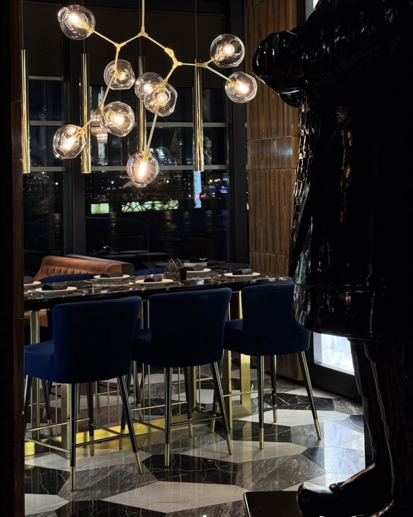 Где познакомиться с интеллигентным мужчиной в Санкт-Петербурге?