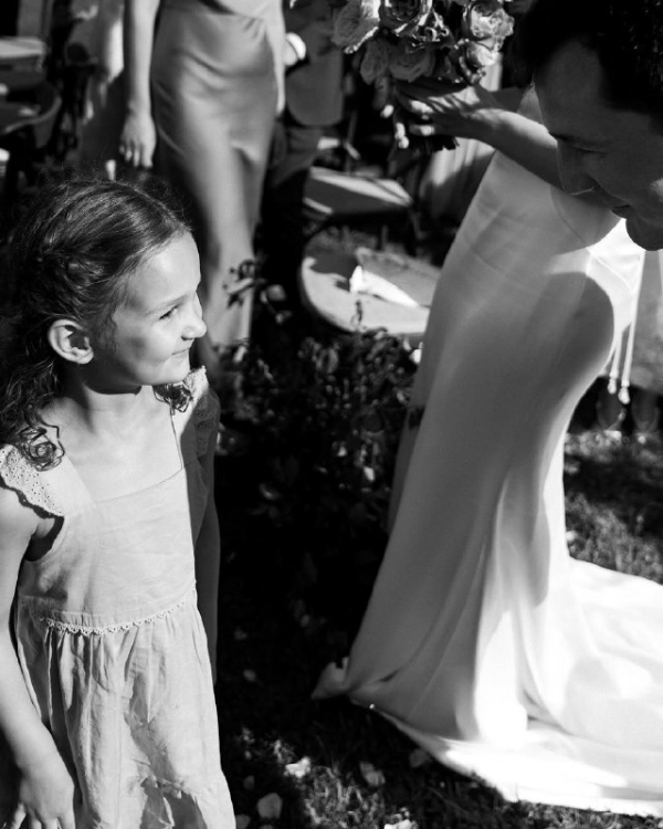 Нужно ли приглашать на свадьбу гостей вместе