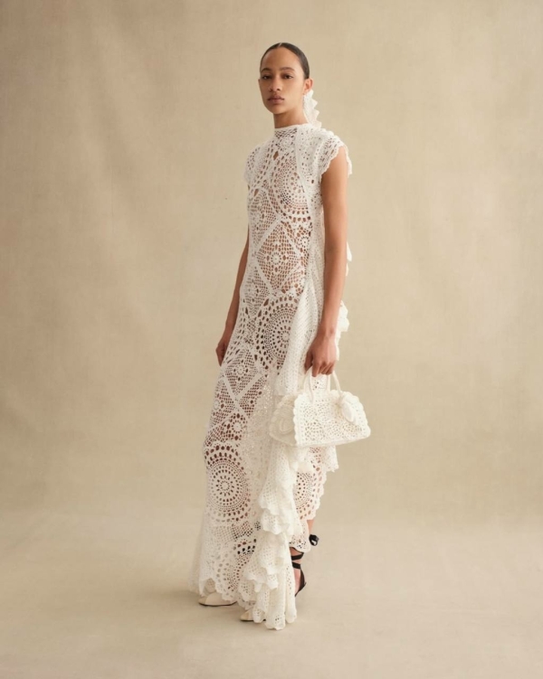 Тренд на прозрачность создан для жаркой погоды.