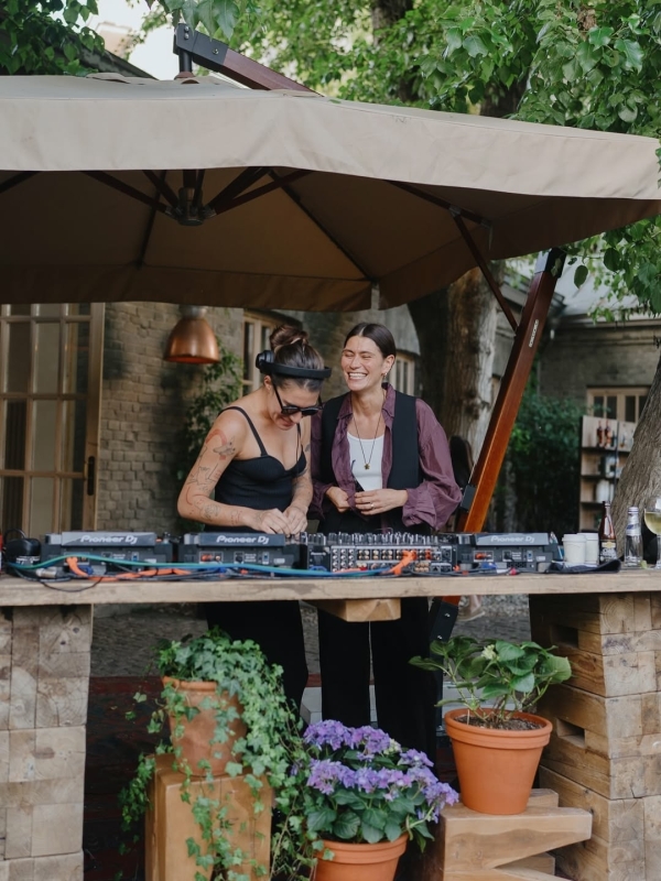 Бары с летними вечеринками, где можно устроить