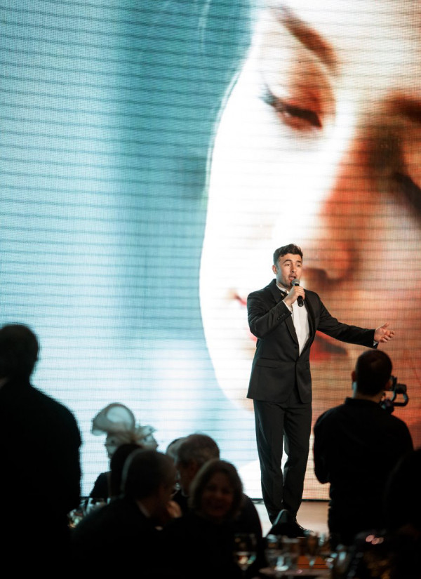 Оперный исполнитель на свадьбе