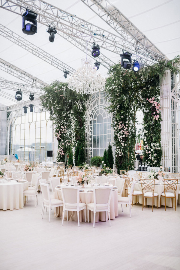 Цветы и искусство: 8 оформлений от About