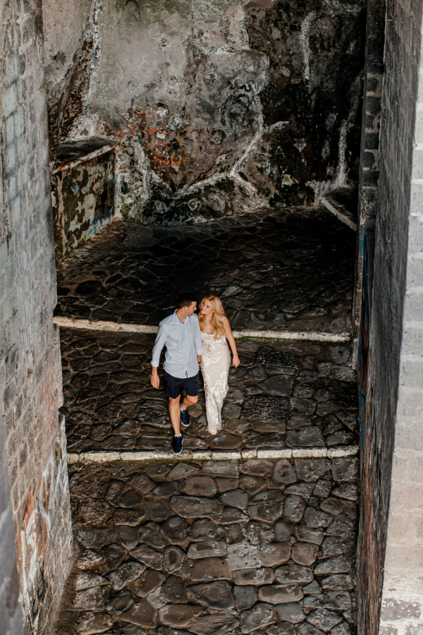 Уютная свадьба с церемонией на берегу Тирренского