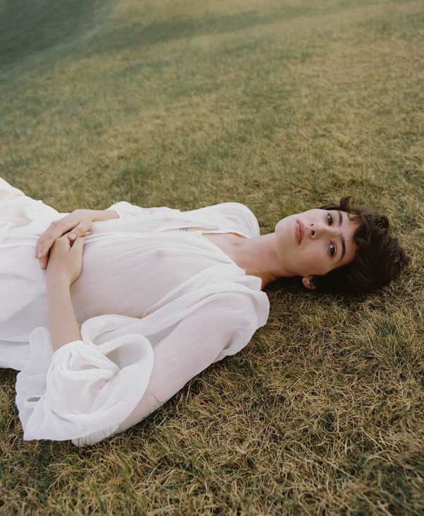 Платья с длинными рукавами для осенних свадеб