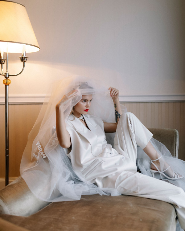 Вещь дня: фата с надписями Vesssna Wedding