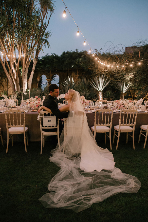 Уютная свадьба с церемонией на берегу Тирренского