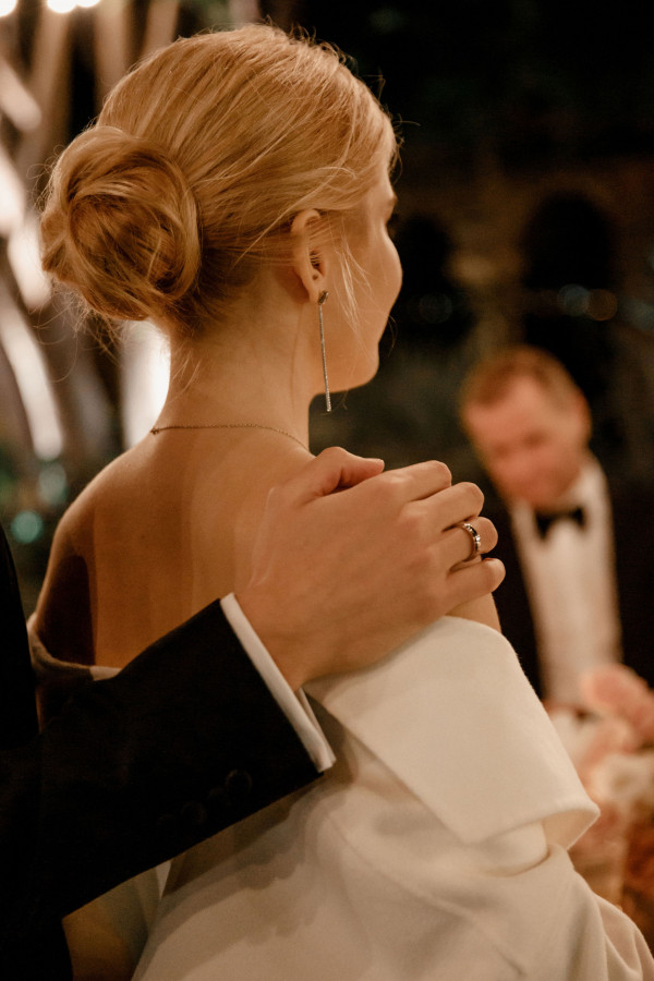 Уютная свадьба с церемонией на берегу Тирренского