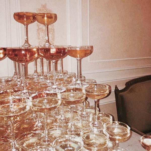 Пирамидка из шампанского на свадьбе. Как сделать