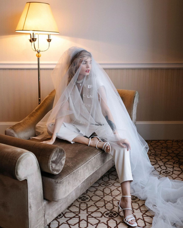 Вещь дня: фата с надписями Vesssna Wedding