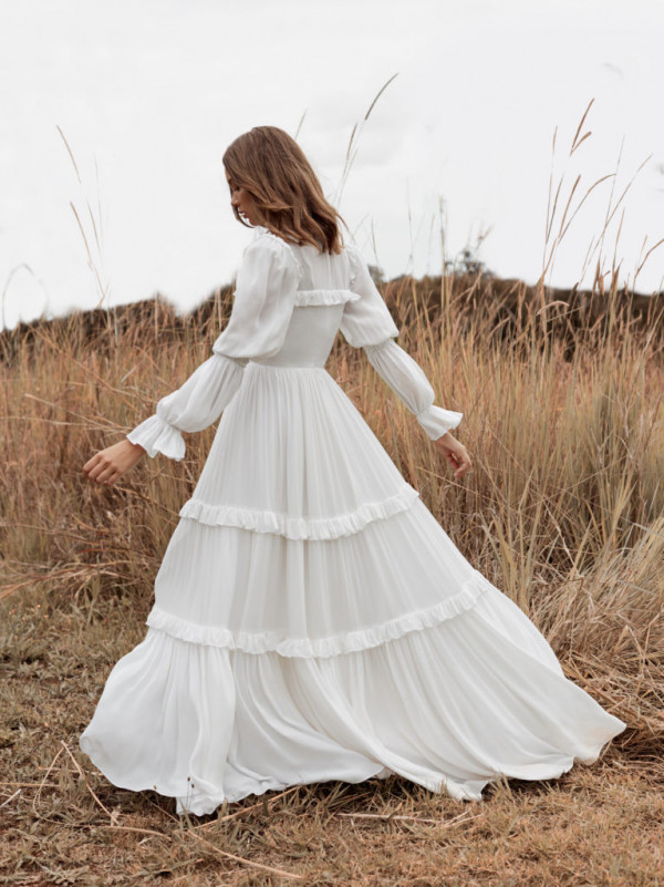 Платья с длинными рукавами для осенних свадеб