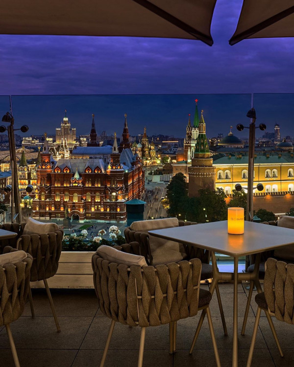 На крыше отеля The Ritz-Carlton открылась обновленная