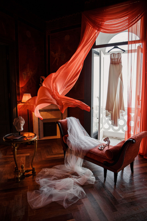 Уютная свадьба с церемонией на берегу Тирренского