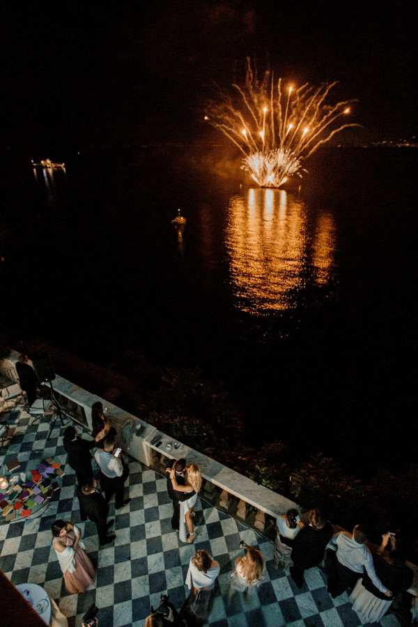 Уютная свадьба с церемонией на берегу Тирренского