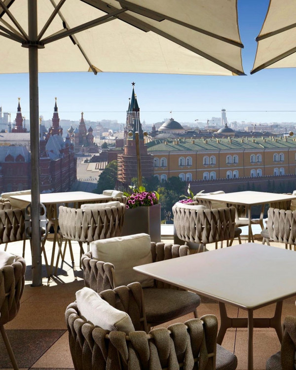 На крыше отеля The Ritz-Carlton открылась обновленная