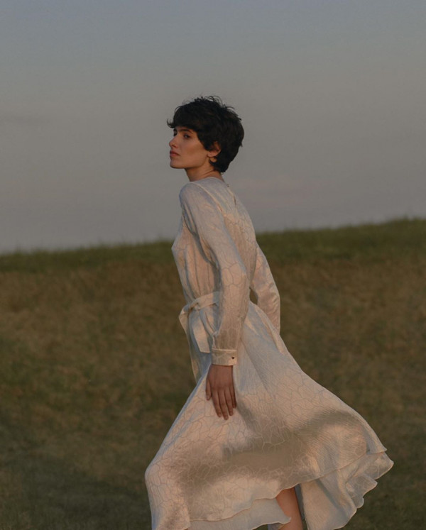 Платья с длинными рукавами для осенних свадеб