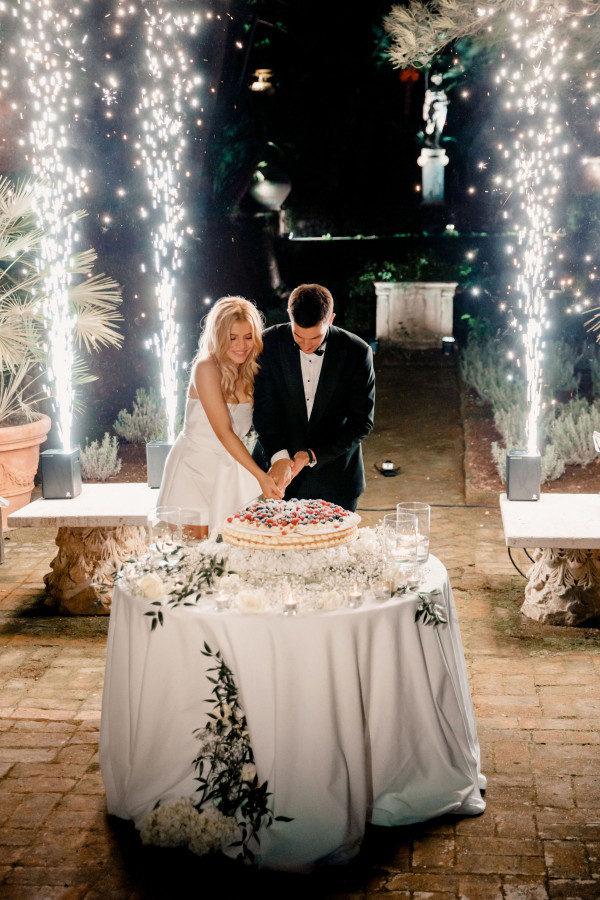 Уютная свадьба с церемонией на берегу Тирренского