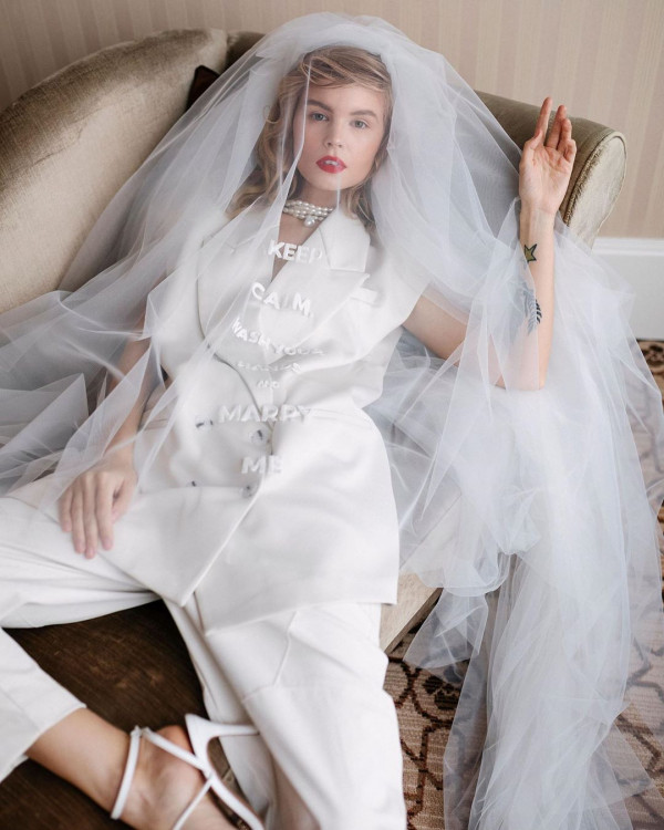 Вещь дня: фата с надписями Vesssna Wedding