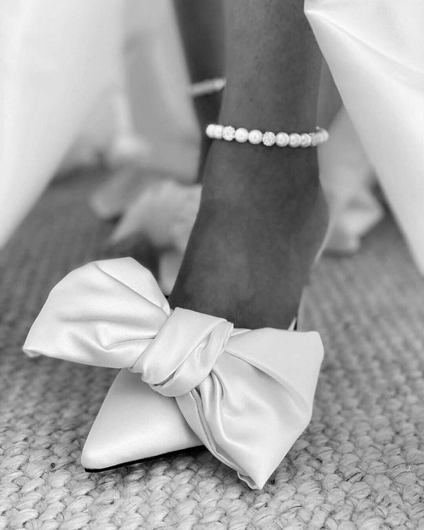 Браслет на ногу — элегантный тренд лета