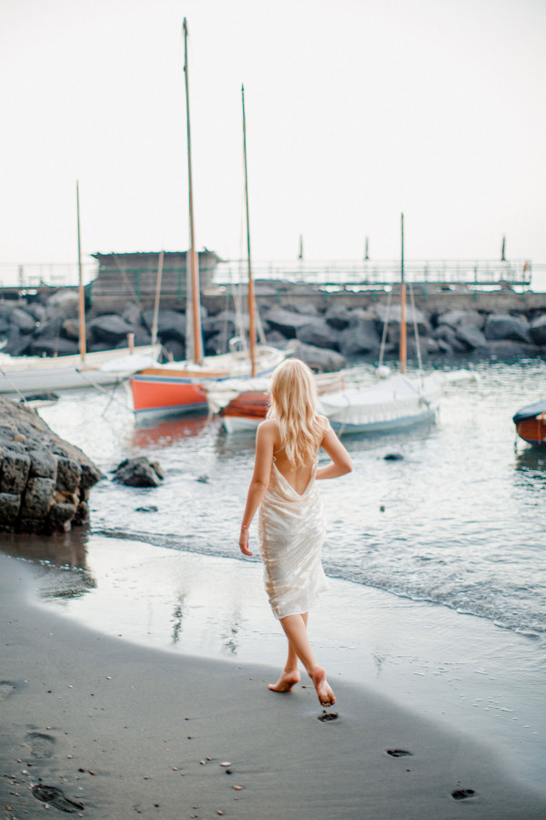 Уютная свадьба с церемонией на берегу Тирренского