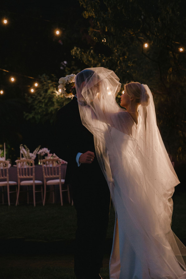 Уютная свадьба с церемонией на берегу Тирренского