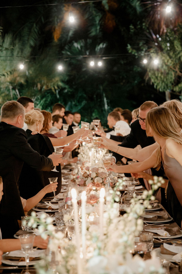 Уютная свадьба с церемонией на берегу Тирренского