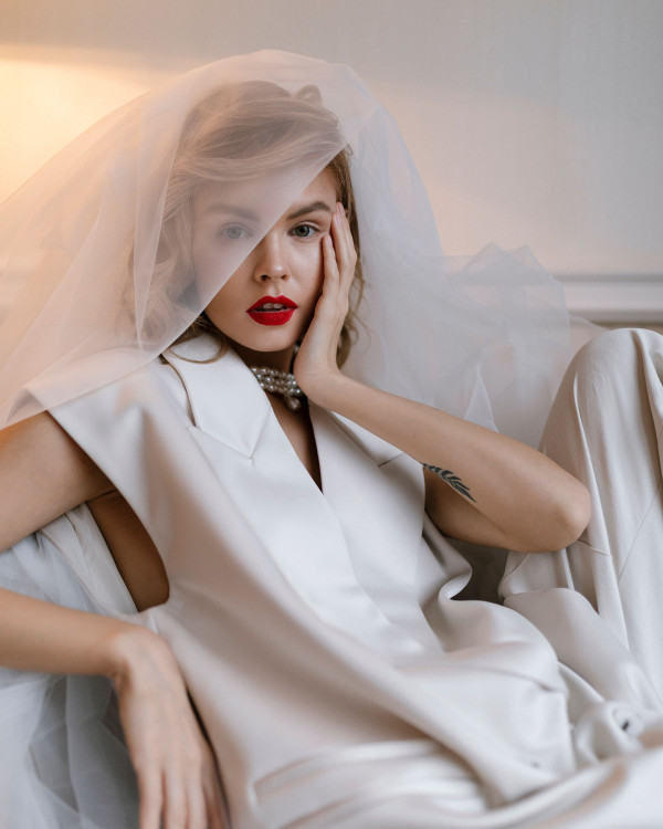 Вещь дня: фата с надписями Vesssna Wedding