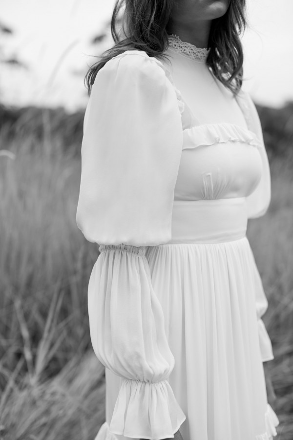 Платья с длинными рукавами для осенних свадеб