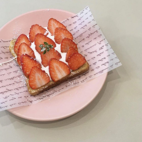 «Инстаграмные» сладкие тосты для девичника