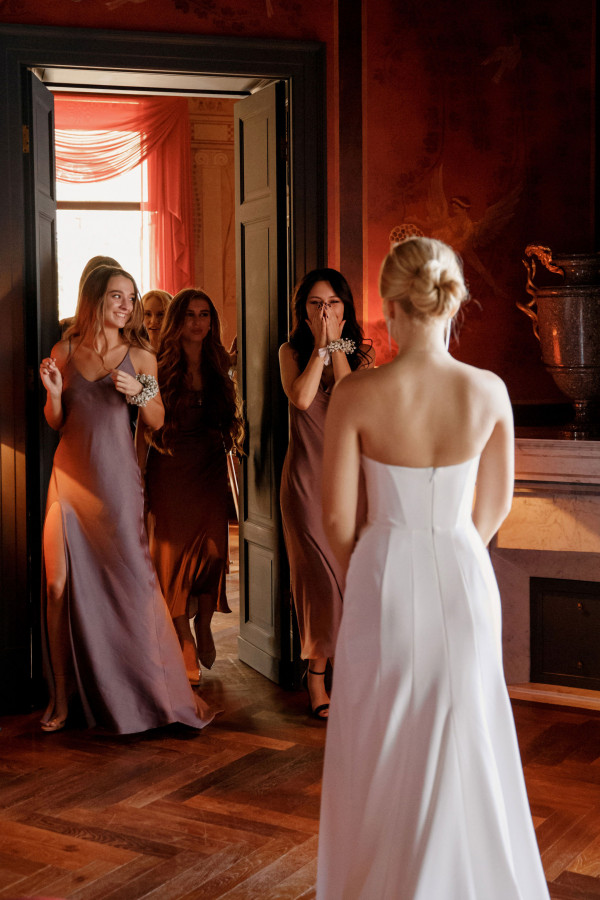 Уютная свадьба с церемонией на берегу Тирренского