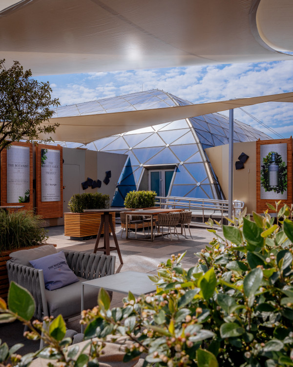 На крыше отеля The Ritz-Carlton открылась обновленная