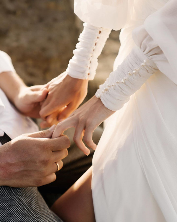 Платья с длинными рукавами для осенних свадеб