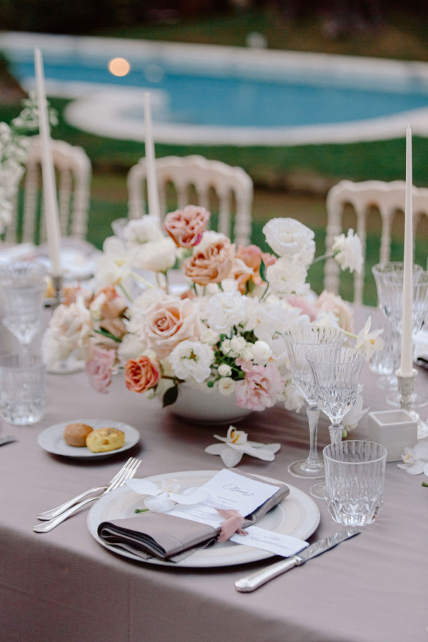 Уютная свадьба с церемонией на берегу Тирренского