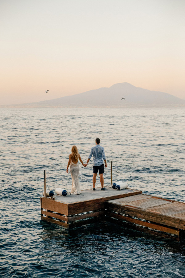 Уютная свадьба с церемонией на берегу Тирренского