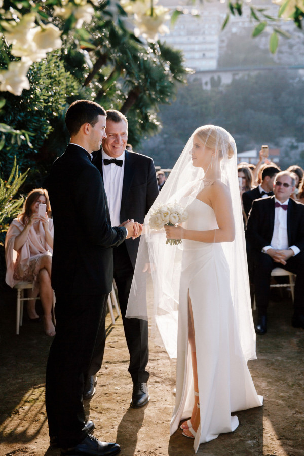 Уютная свадьба с церемонией на берегу Тирренского