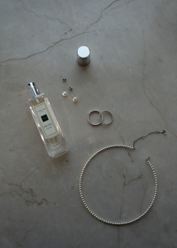 Стильная свадебная фотосессия в платье с летящим