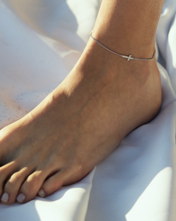 Анклет — модное украшение для летнего образа