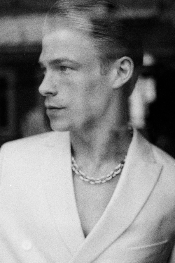 Стильная свадебная съемка в эстетике фильма «Дом