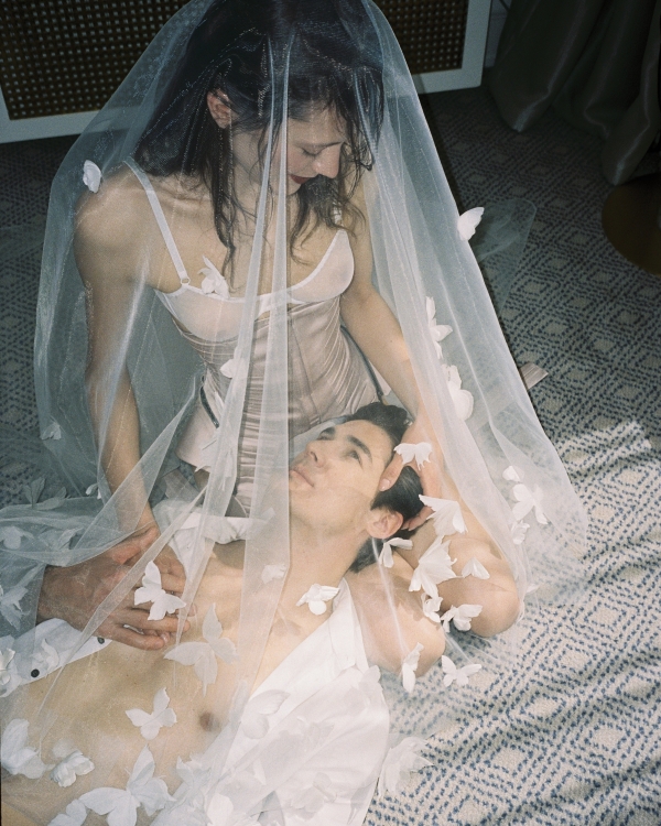 Как отметить свадьбу вдвоем?