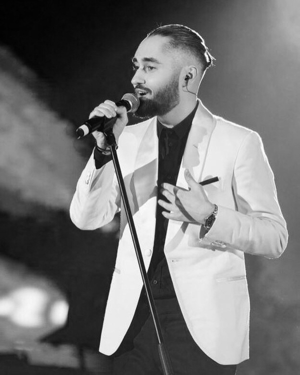 Где купить белый смокинг жениху?